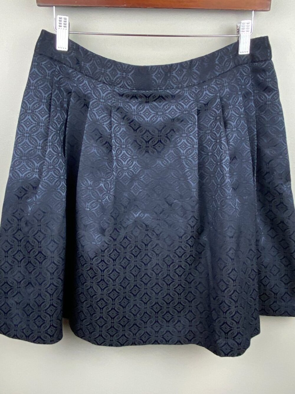 Banana Republic Factory Black Jaquard Textured Pleated Mini Skirt Size 8